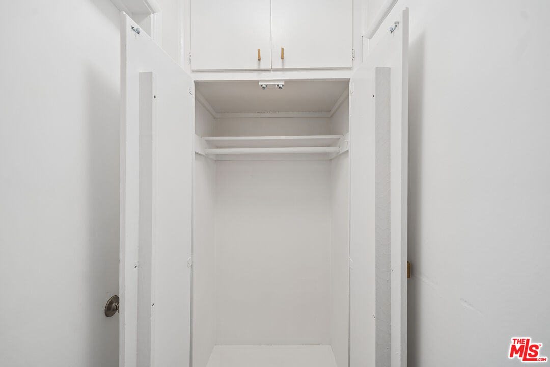 7209 Willoughby Ave Unit: 2