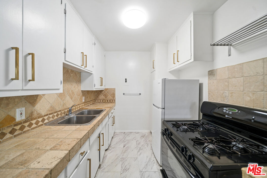 7209 Willoughby Ave Unit: 2