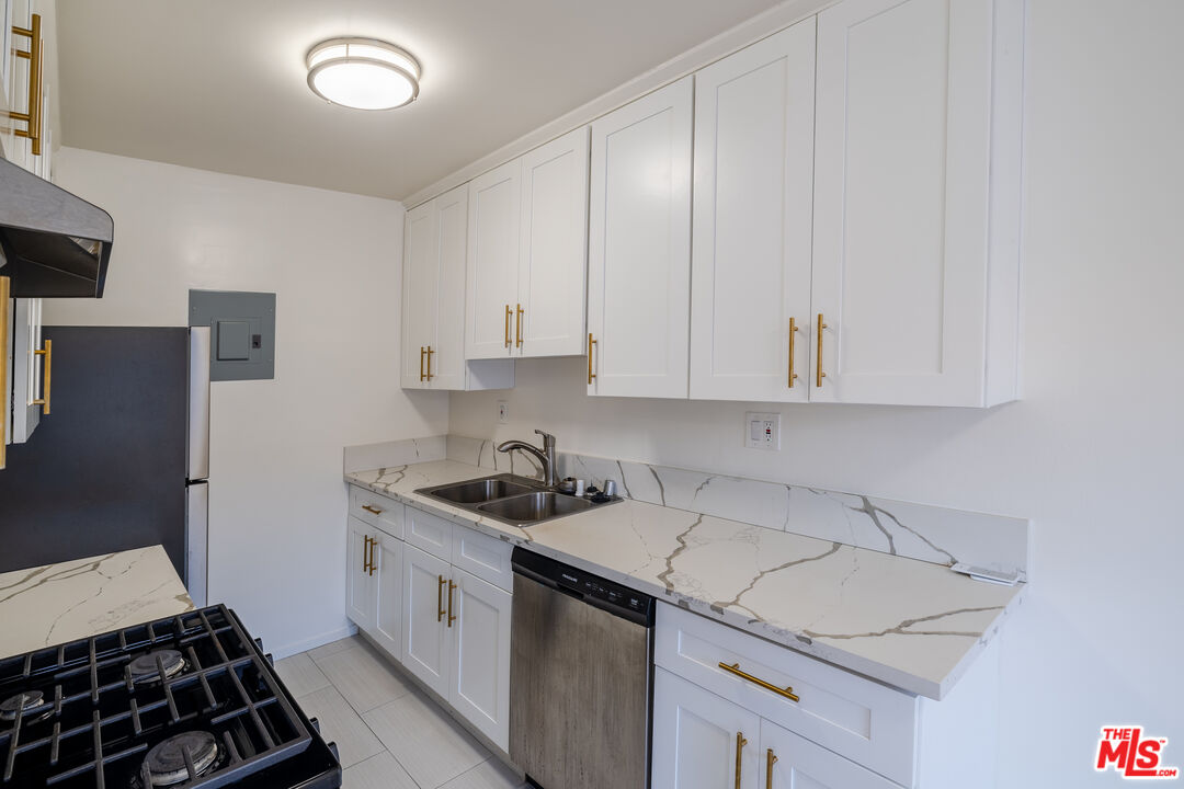 7209 Willoughby Ave Unit: 15