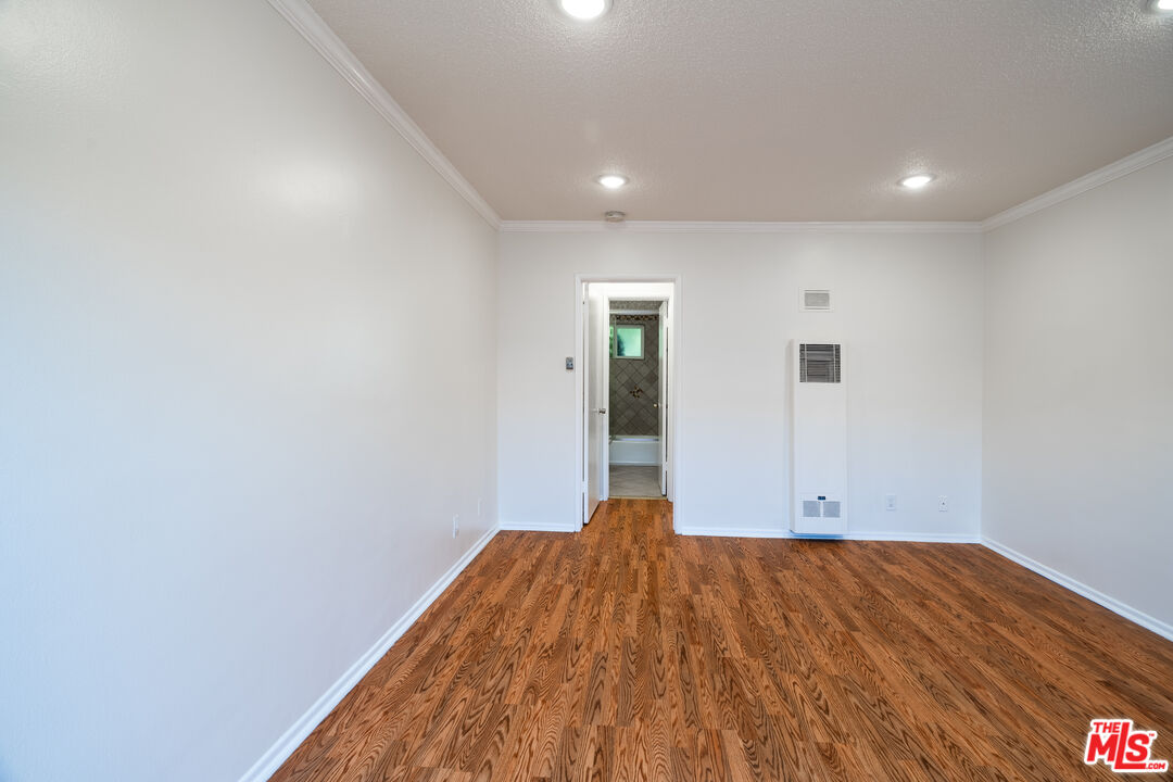 7209 Willoughby Ave Unit: 15