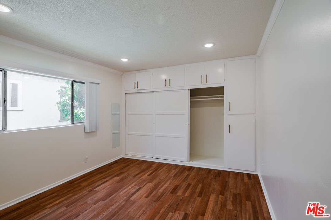 7209 Willoughby Ave Unit: 15