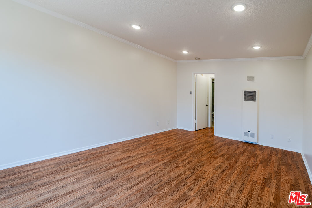 7209 Willoughby Ave Unit: 15