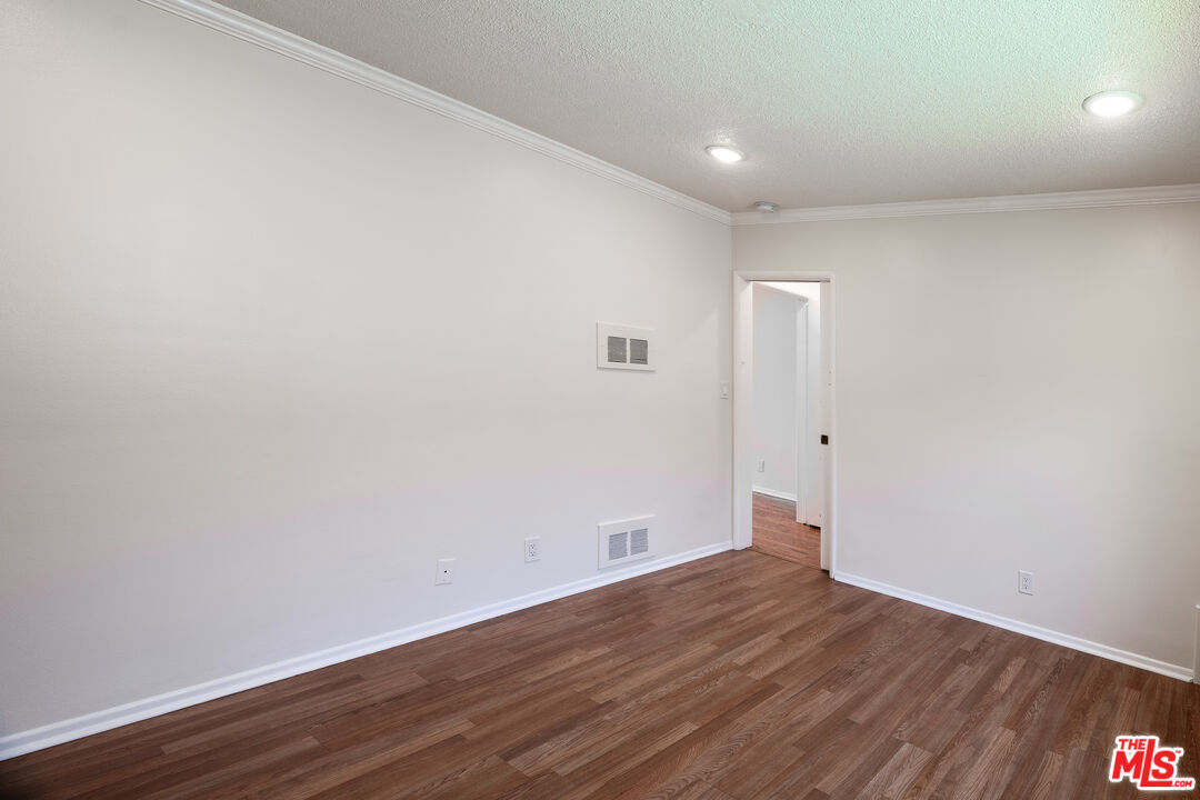 7209 Willoughby Ave Unit: 15