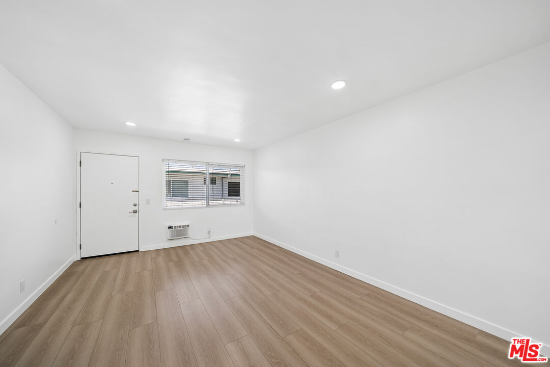 252 S New Hampshire Unit: 10