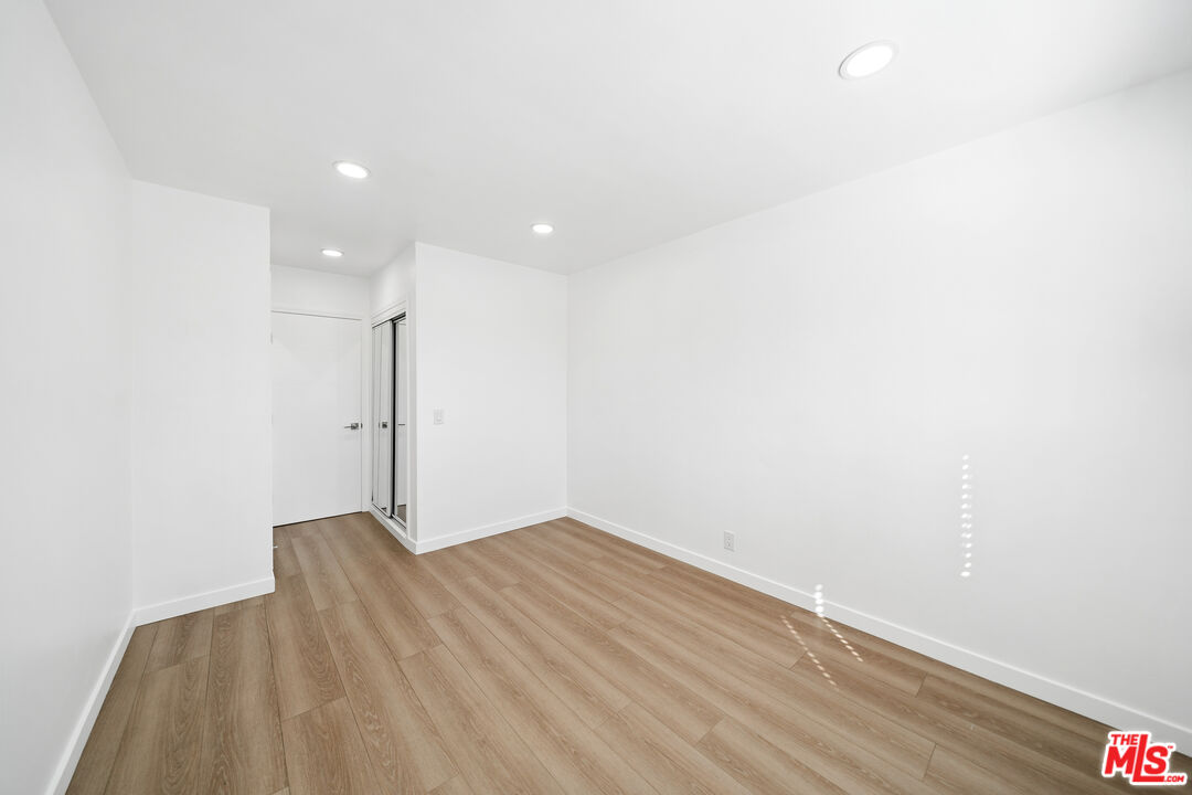 252 S New Hampshire Unit: 10