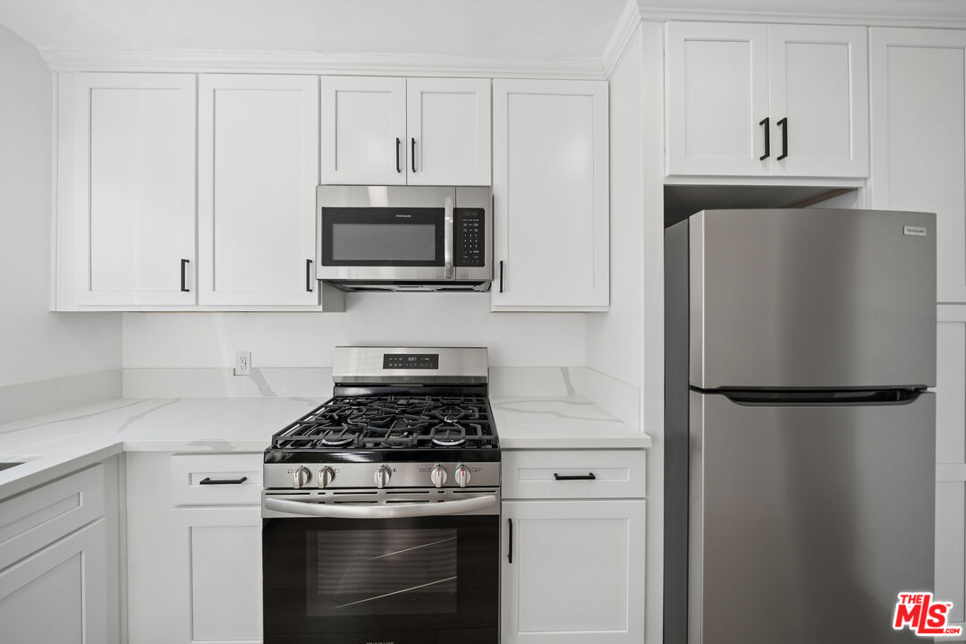 252 S New Hampshire Unit: 10