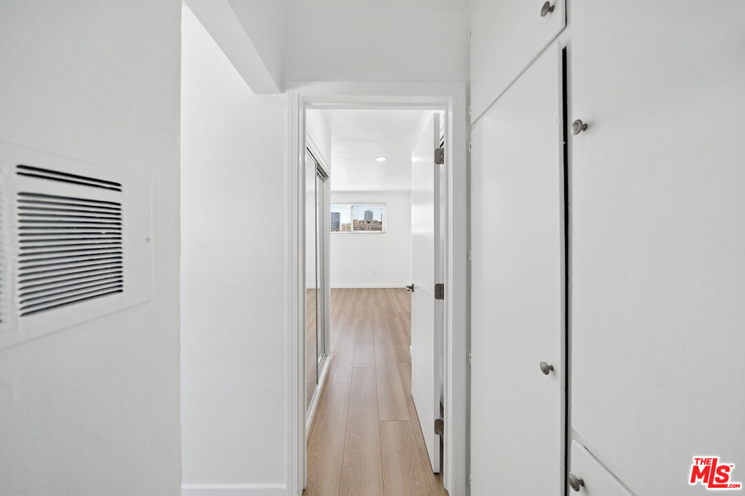 252 S New Hampshire Unit: 10