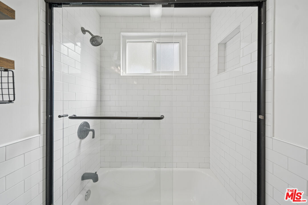 1039 N Harper Ave Unit: 3