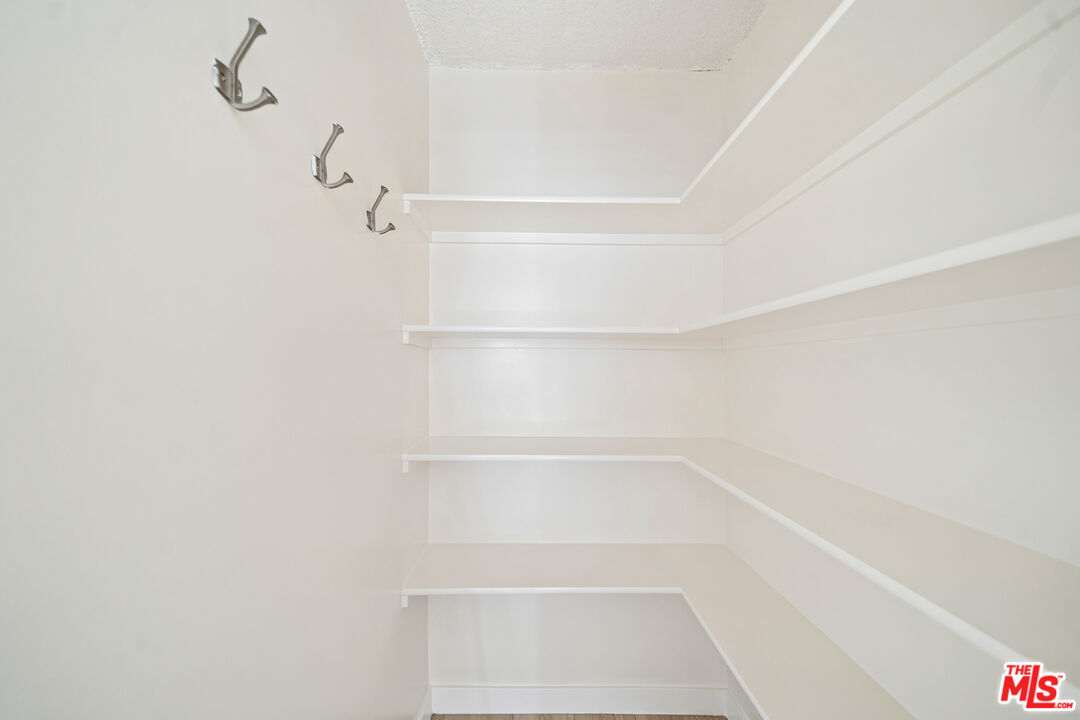 1039 N Harper Ave Unit: 3