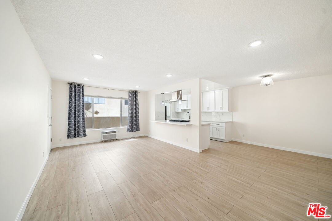 1039 N Harper Ave Unit: 3