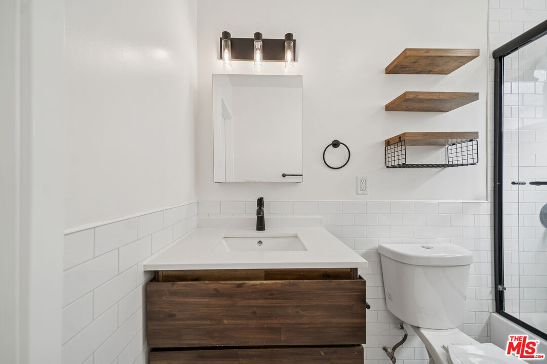 1039 N Harper Ave Unit: 3