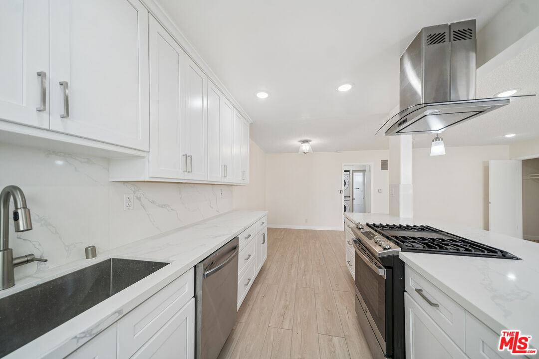 1039 N Harper Ave Unit: 3