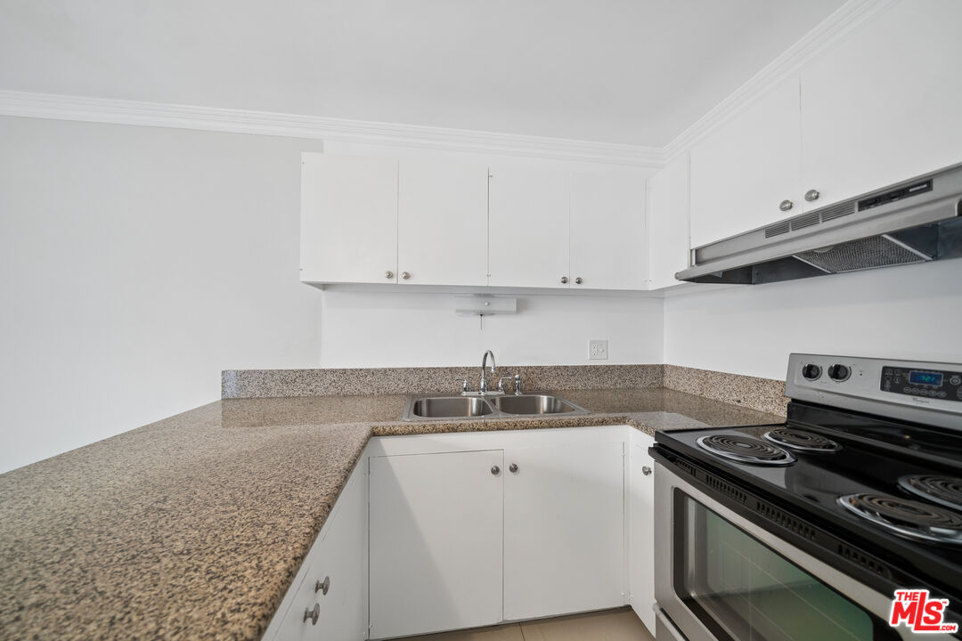 7545 W Hampton Ave Unit: 112
