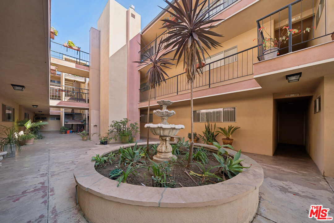 7545 W Hampton Ave Unit: 112