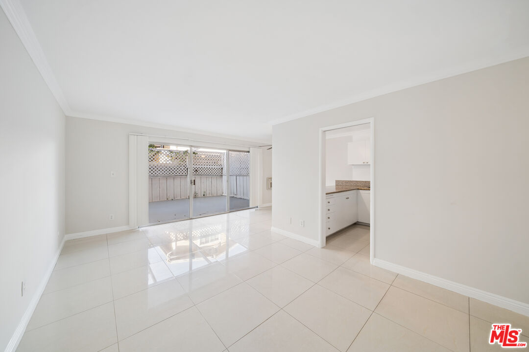 7545 W Hampton Ave Unit: 112