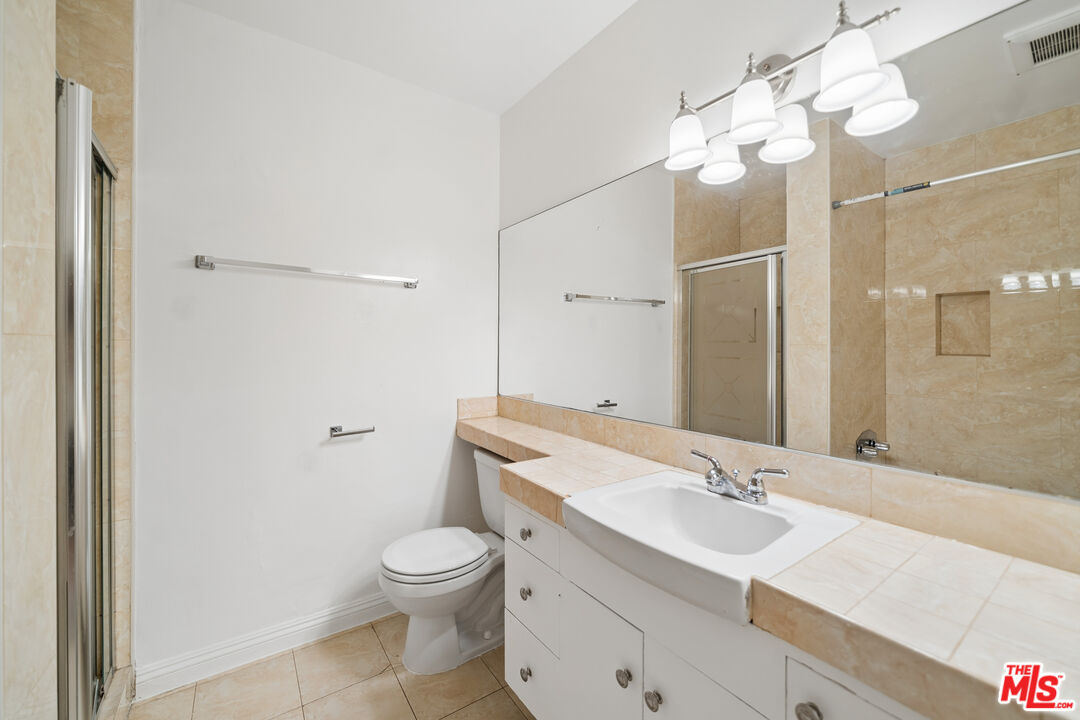 7545 W Hampton Ave Unit: 112