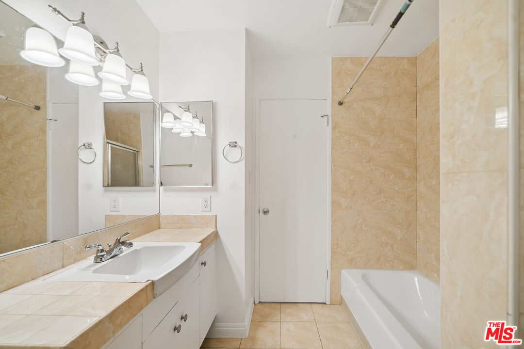7545 W Hampton Ave Unit: 112
