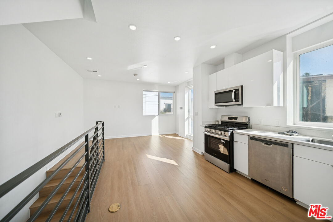 4523 St Elmo Dr Unit: 1/2