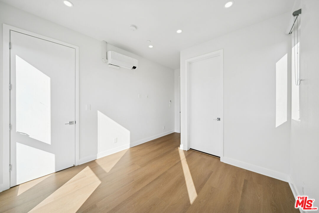 4523 St Elmo Dr Unit: 1/2