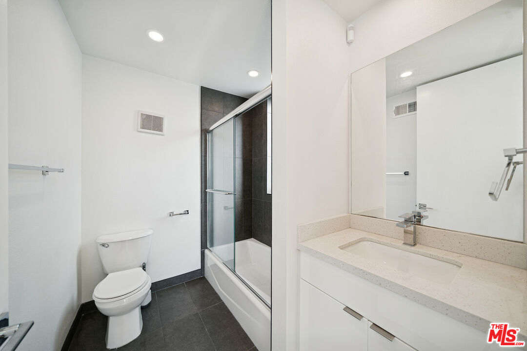 4523 St Elmo Dr Unit: 1/2