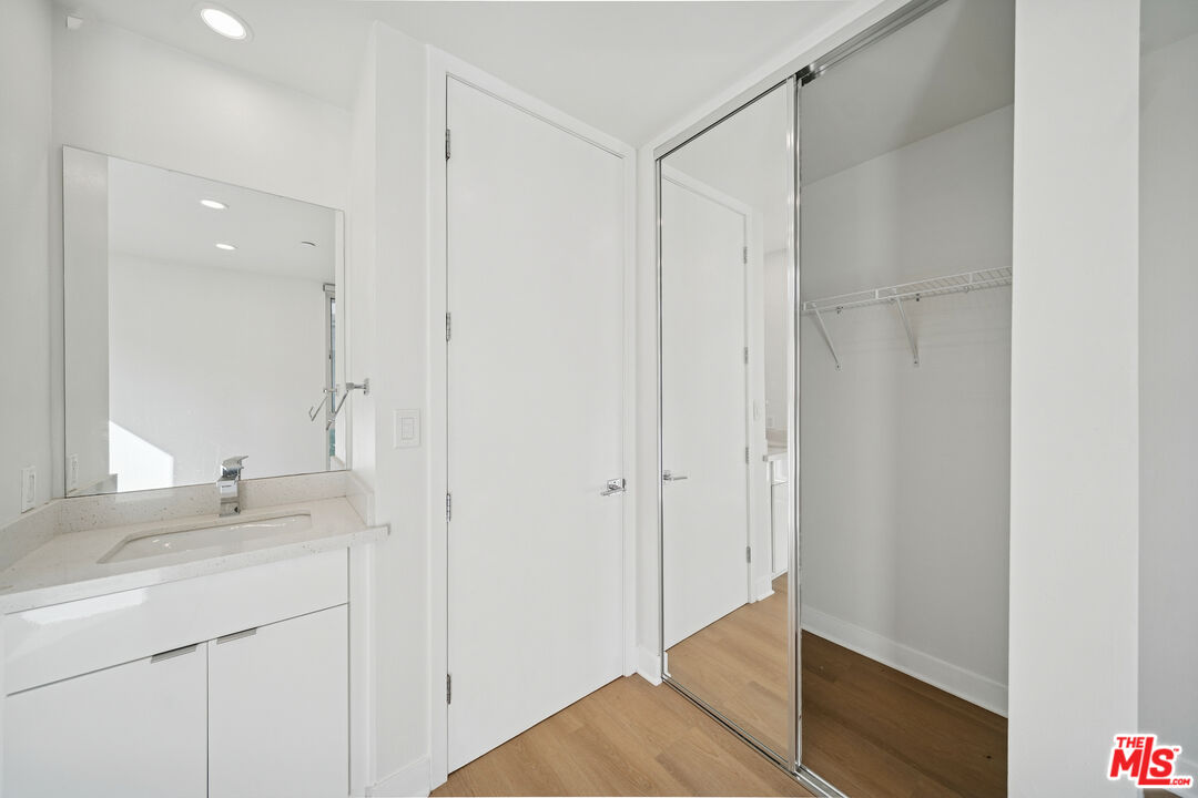 4523 St Elmo Dr Unit: 1/2