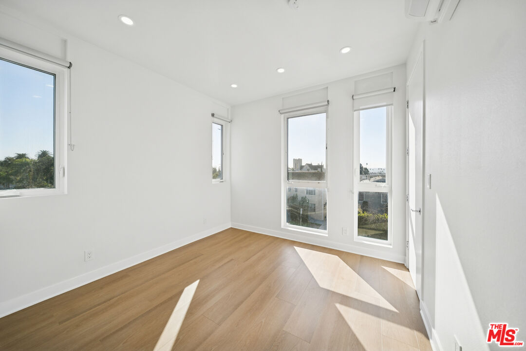 4523 St Elmo Dr Unit: 1/2