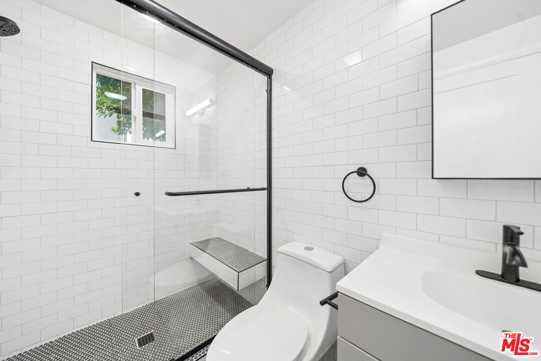 1027 N Gardener Unit: 1/2