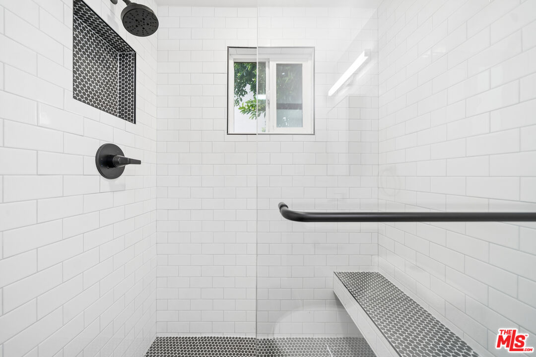 1027 N Gardener Unit: 1/2