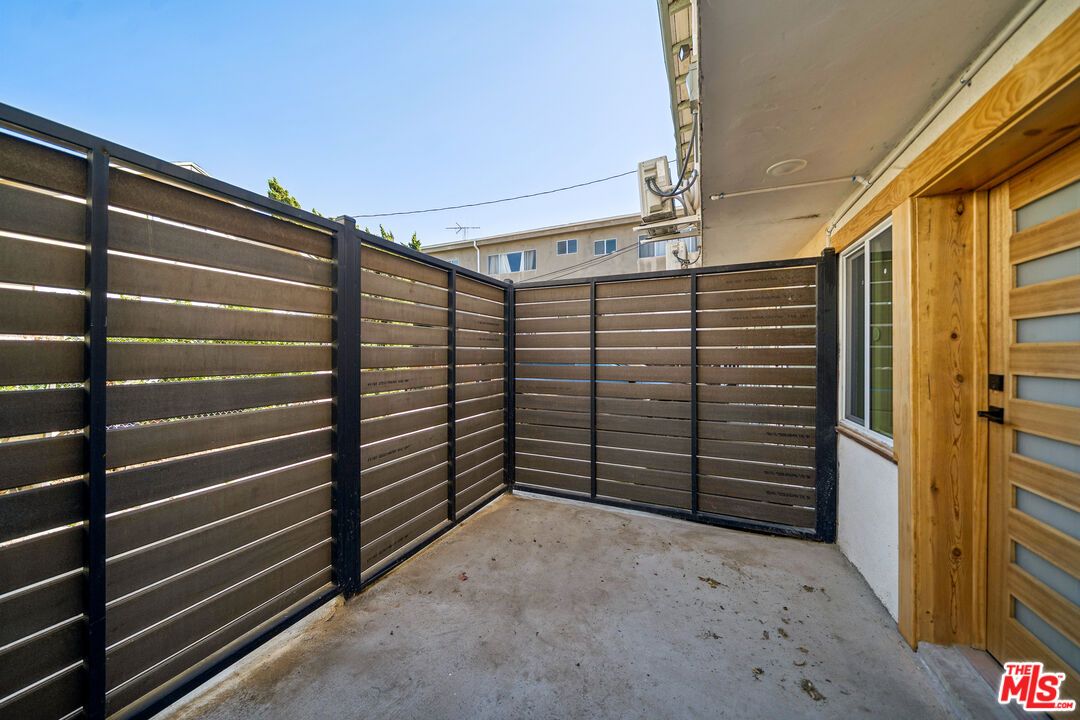 1027 N Gardener Unit: 1/2