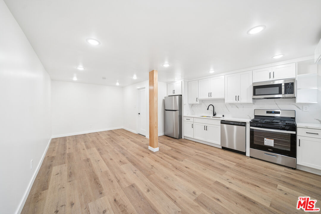 1027 N Gardener Unit: 1/2