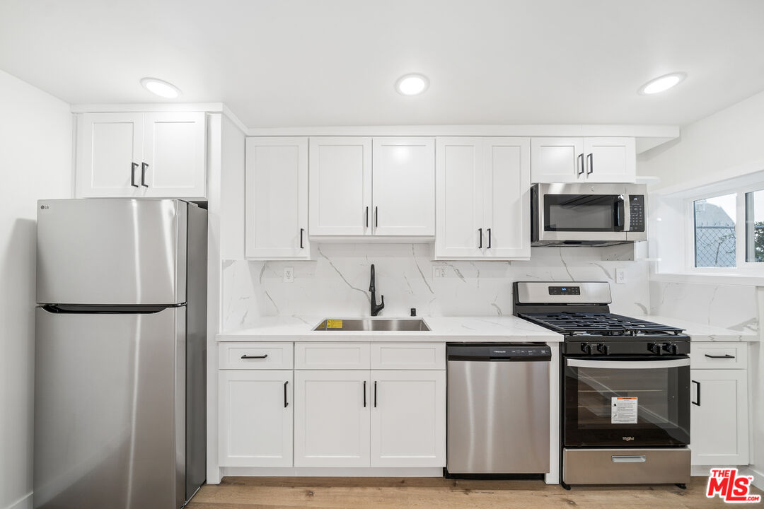 1027 N Gardener Unit: 1/2