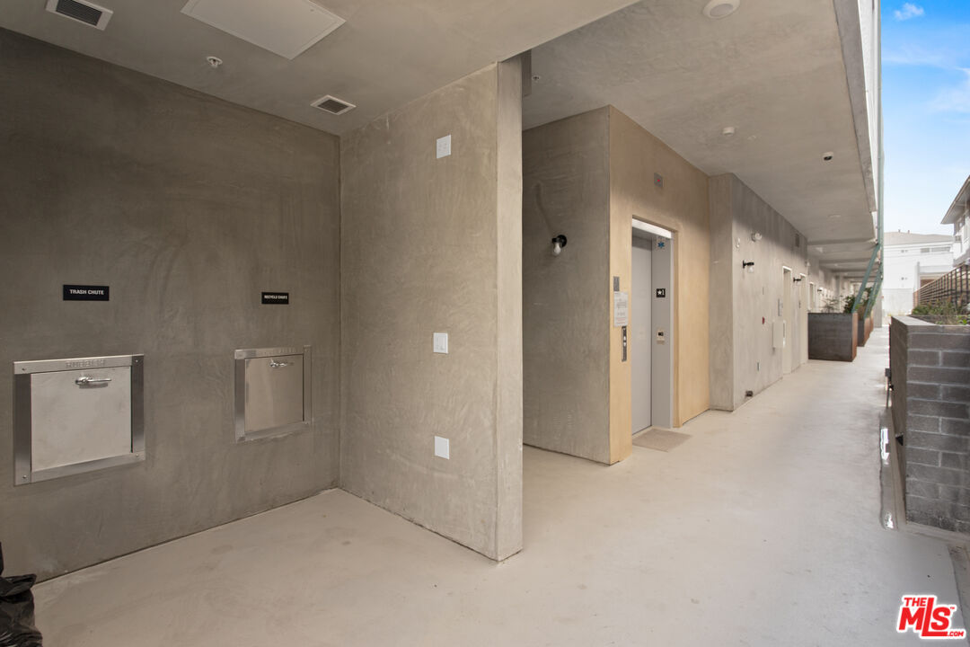 1223 N Hayworth Ave Unit: 5