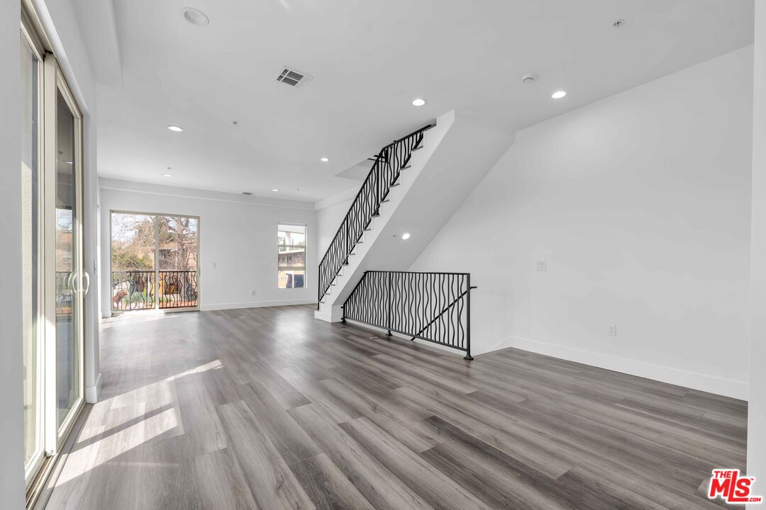 6006 Klump Ave Unit: 1