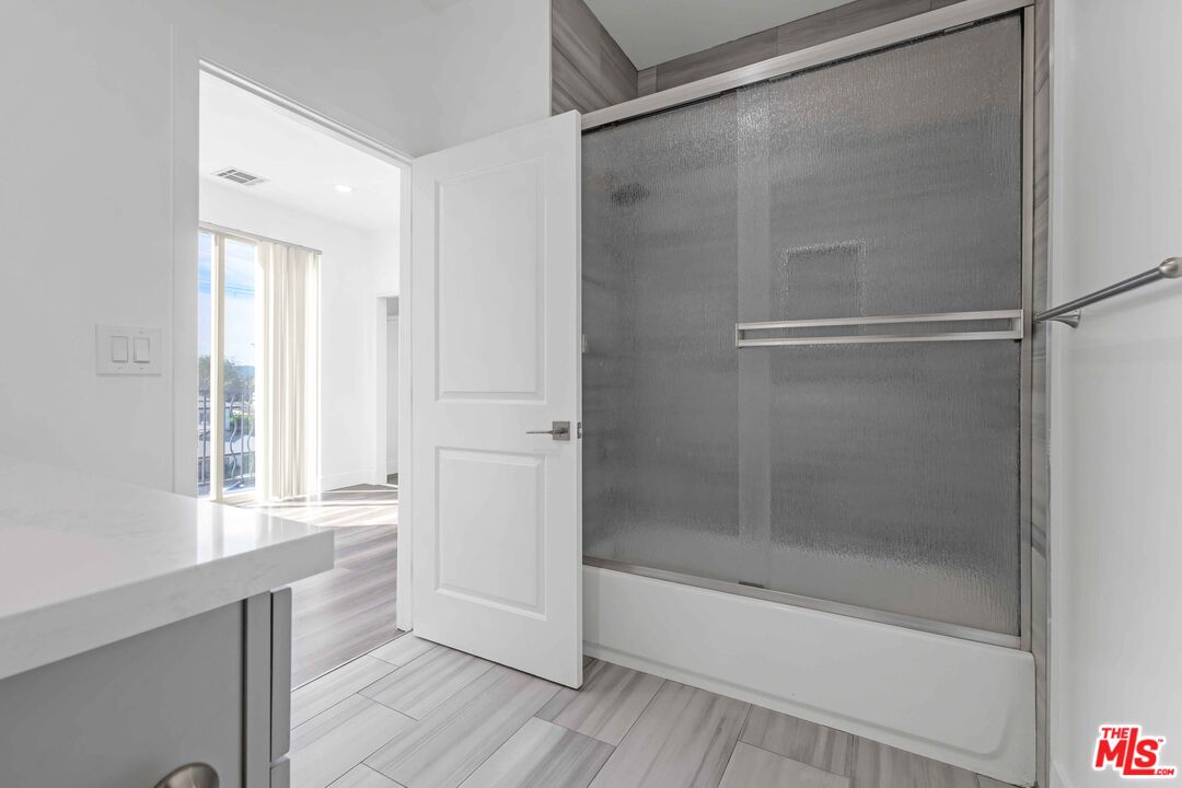 6006 Klump Ave Unit: 1