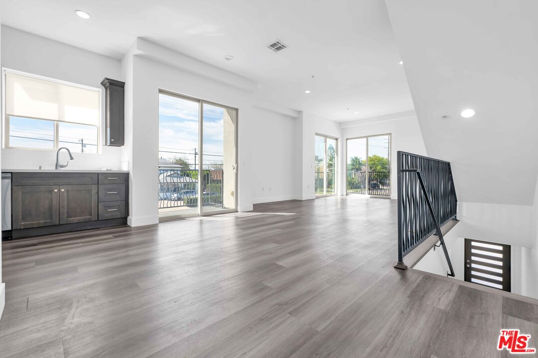 6006 Klump Ave Unit: 1