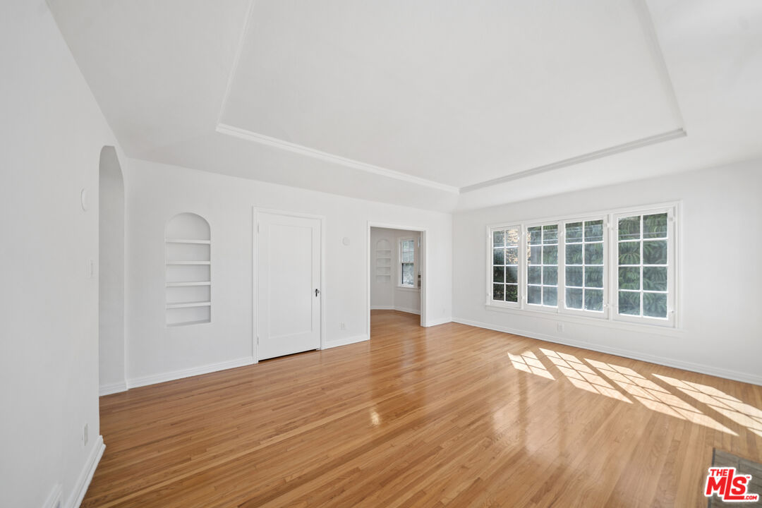 339 S Detroit Unit: 206