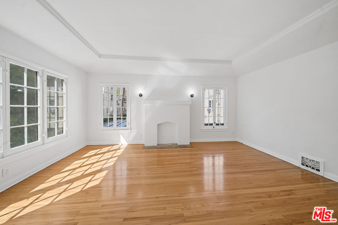 339 S Detroit Unit: 206