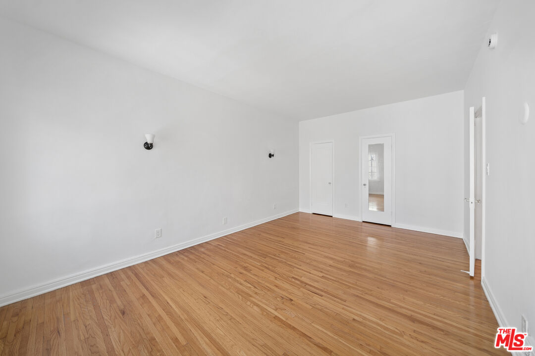 339 S Detroit Unit: 206