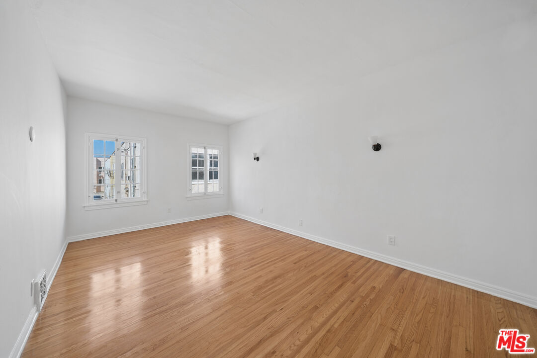 339 S Detroit Unit: 206