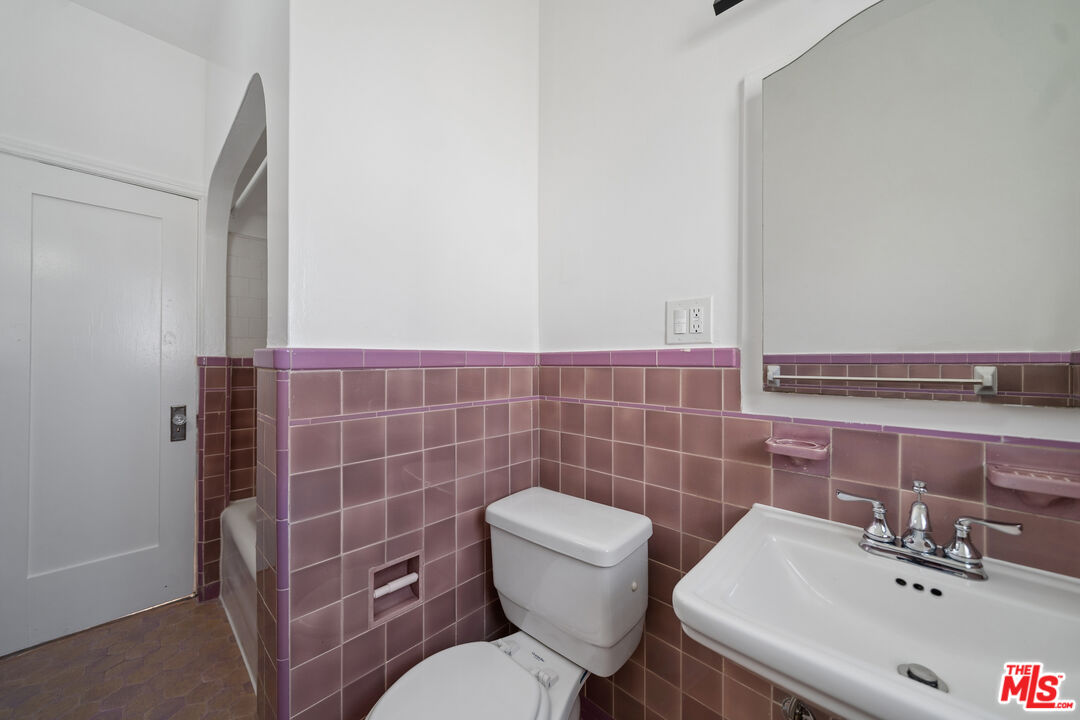 339 S Detroit Unit: 206