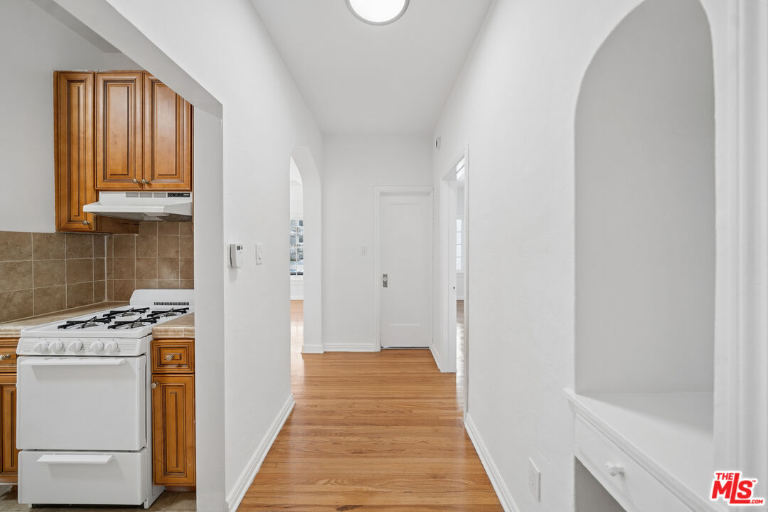 339 S Detroit Unit: 206