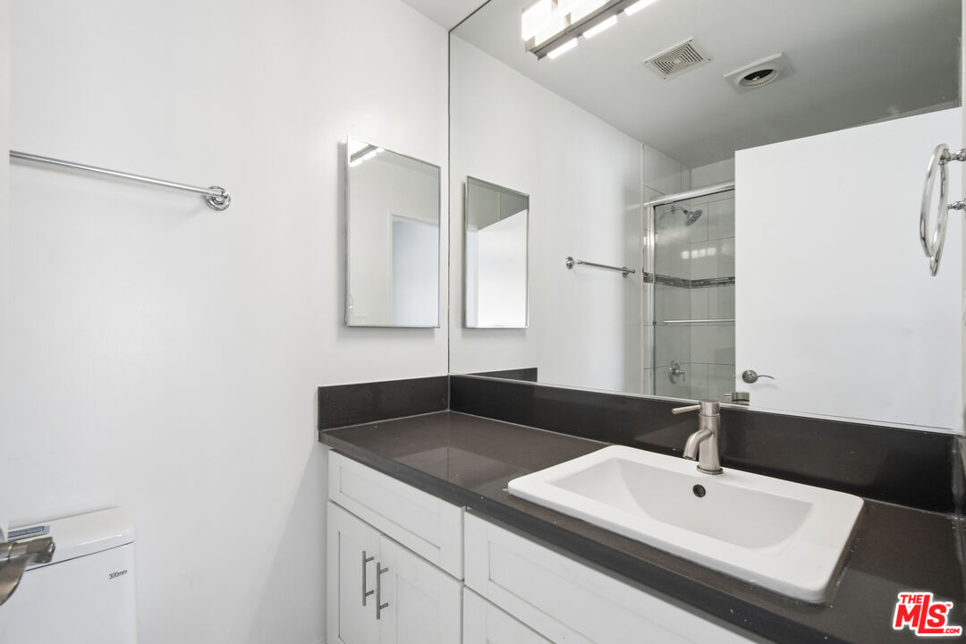 5715 Olympic Blvd Unit: 206
