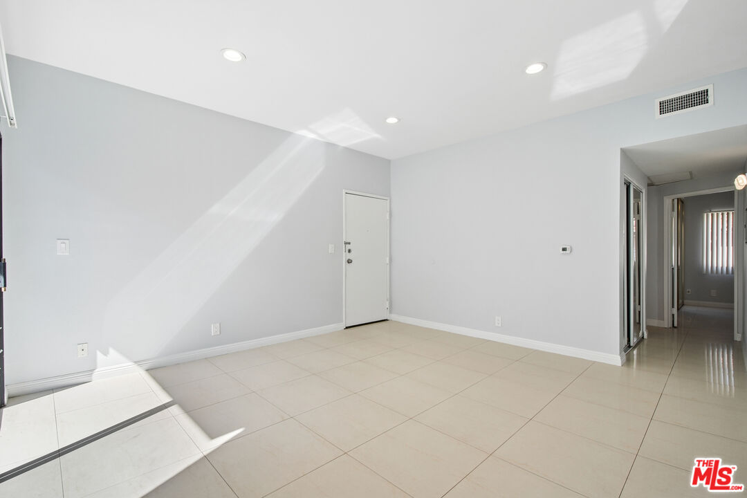 5715 Olympic Blvd Unit: 206