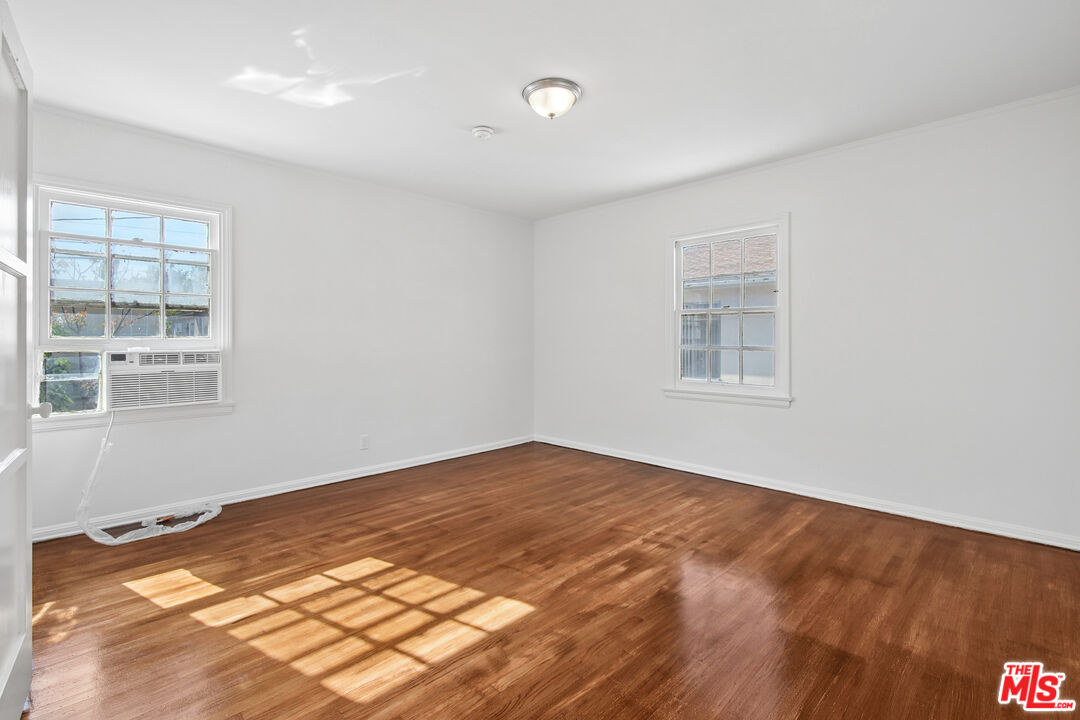 1047 Holt Ave Unit: 1/2
