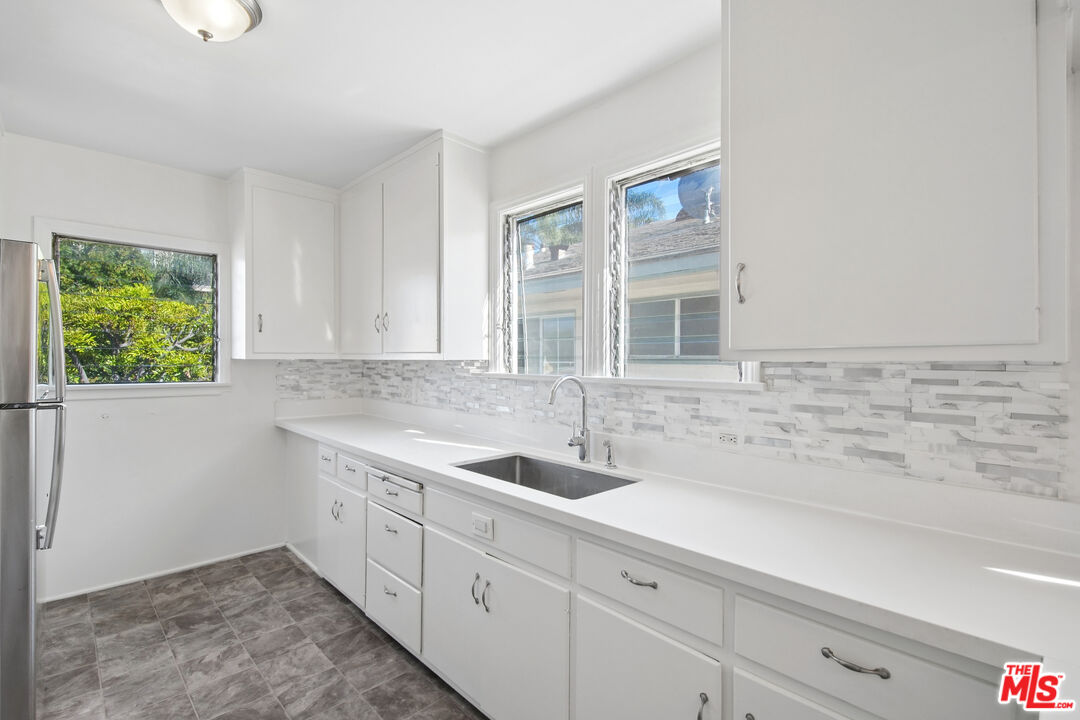 1047 Holt Ave Unit: 1/2