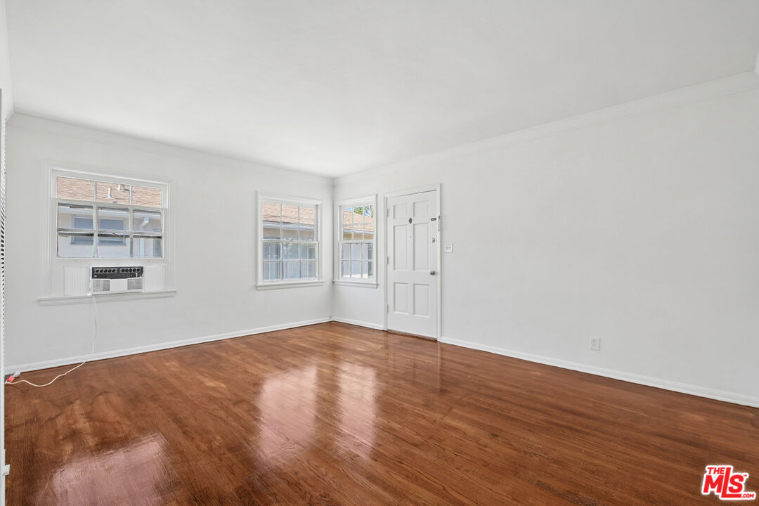 1047 Holt Ave Unit: 1/2