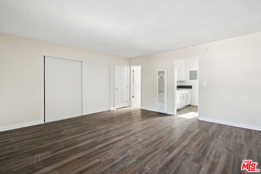 8924 Van Nuys Blvd Unit: 14