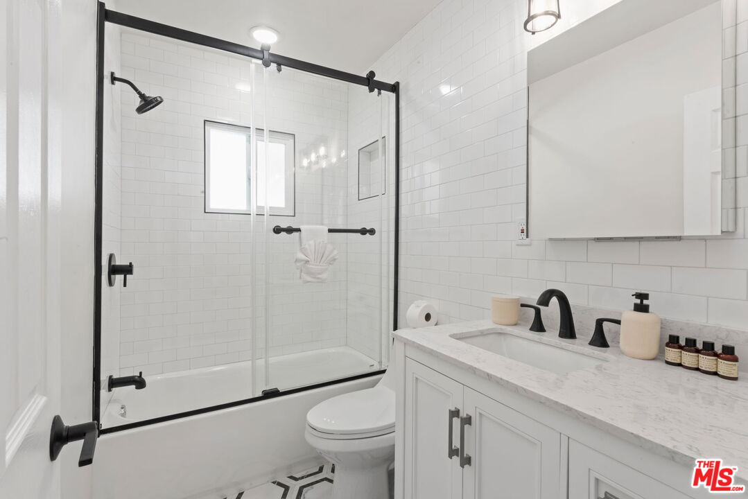 1224 N Ogden Dr