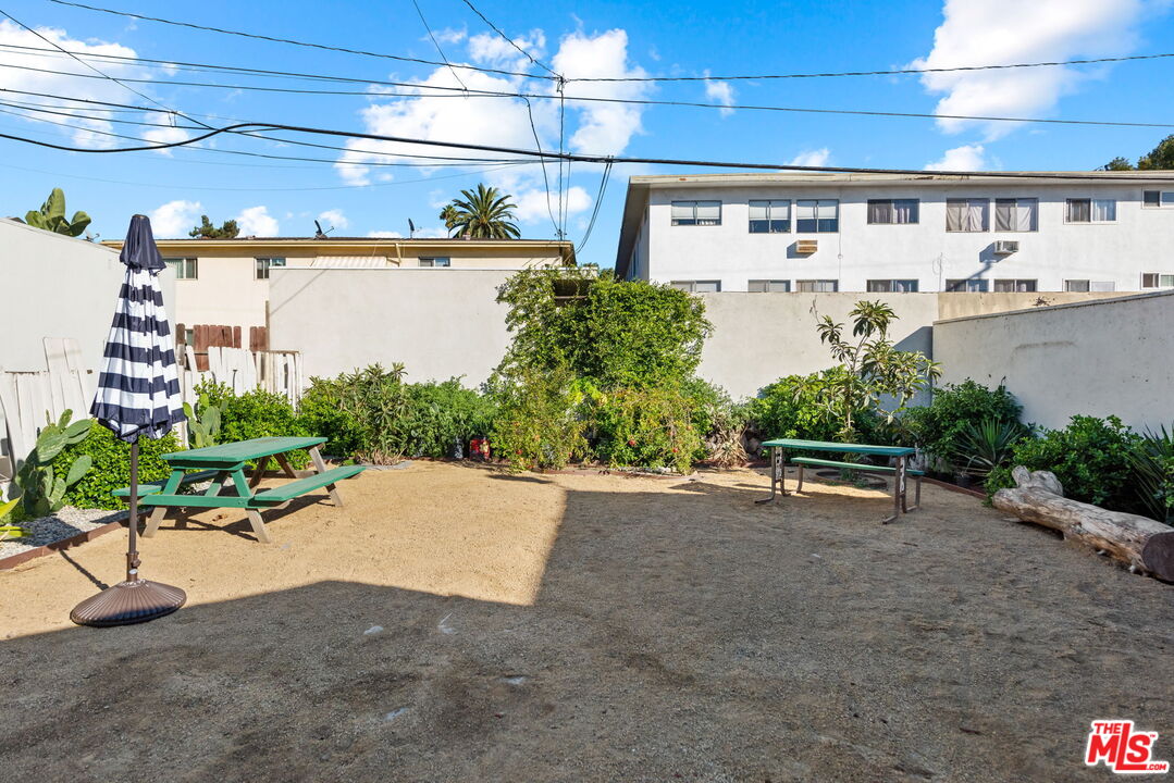 1224 N Ogden Dr