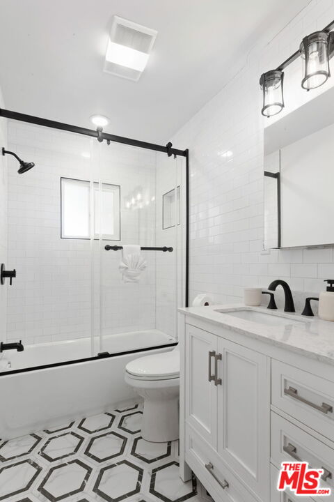 1224 N Ogden Dr